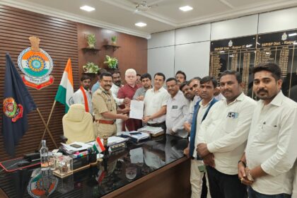 RAIPUR : विधायक गुरु खुशवंत साहेब पर हुए हमले की जांच व सुरक्षा की मांग, सतनामी समाज और भाजपा पदाधिकारियों ने SP को सौंपा ज्ञापन, बोले- दोषियों की शीघ्र गिरफ्तारी की जाए 