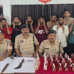 CG Crime : सिरगिट्टी पुलिस का बड़ा ऑपरेशन, 12 बदमाश गिरफ्तार, हथियार-शराब जब्त