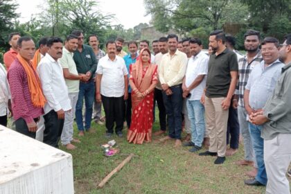 CG : नगर पालिका परिषद तिल्दा में दस लाख की लागत से बनने वाले प्रथम भवन का अध्यक्ष ने किया भूमिपूजन 