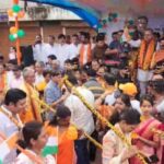 CG : सावन के दूसरे सोमवार को राष्ट्रभक्ति के साथ निकली कावड़ यात्रा, विस अध्यक्ष डॉ. रमन सिंह ने पुष्पवर्षा कर किया स्वागत 