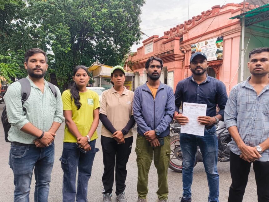CG : व्यायाम शिक्षक बनने की आस में 6 साल से इंतजार कर रहे छात्र, CM से मिलकर रखी अपनी बात