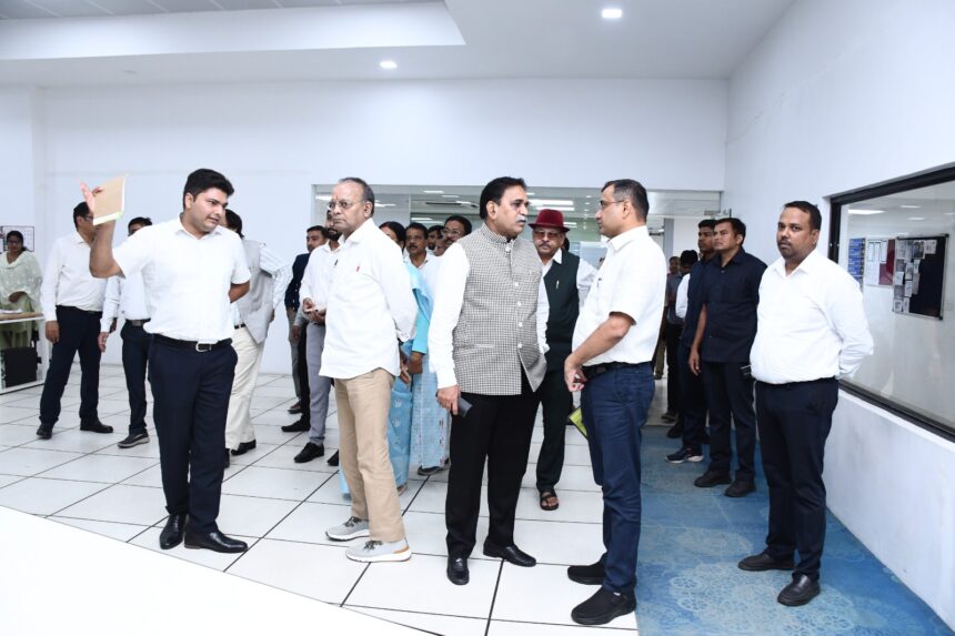 CG : विधानसभा की प्राक्कलन समिति ने रायपुर स्मार्ट सिटी लिमिटेड का किया निरीक्षण