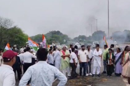 Mahasamund: NH-353 और 53 पर कांग्रेस का चक्काजाम – दो घंटे जाम में फंसे आमजन