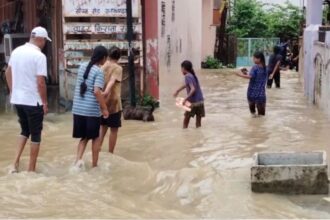 CG : बिलासपुर में भारी बारिश से जनजीवन अस्त-व्यस्त, घरों में घुसा नाली का गंदा पानी