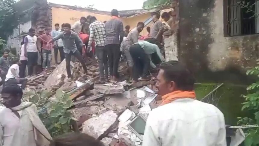 Rajasthan : झालावाड़ में स्कूल की छत गिरने से 4 बच्चों की मौत, कई मलबे में दबे