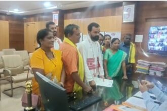 CG Breaking : कन्या आश्रम में आदिवासी छात्राओं से मारपीट, शिक्षिका पर लगे गंभीर आरोप – सामाजिक संगठनों ने कलेक्टर को सौंपा ज्ञापन